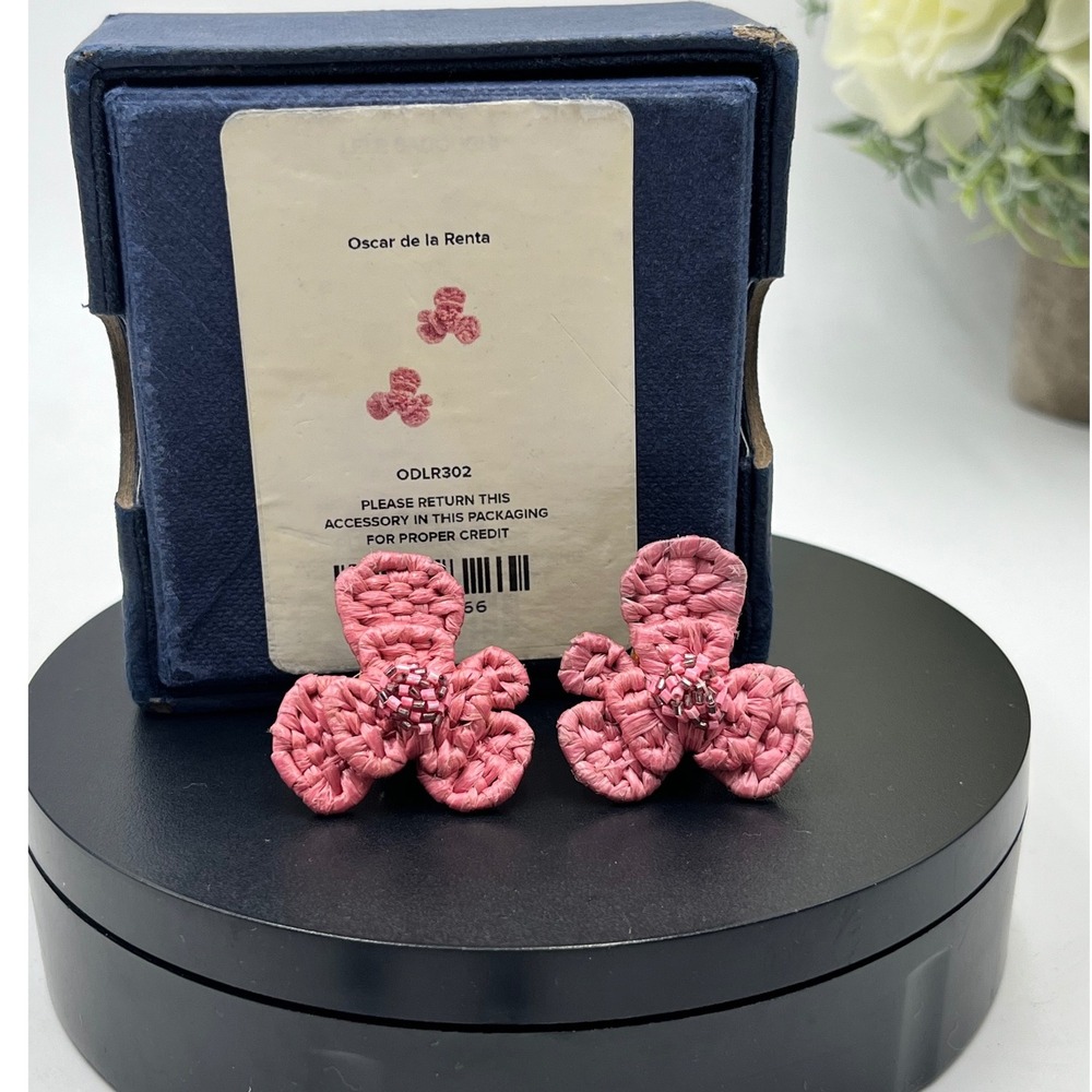 Oscar de la Renta Pink Begonia Rustic Woven Raffia Beaded Flower Clip on Earring